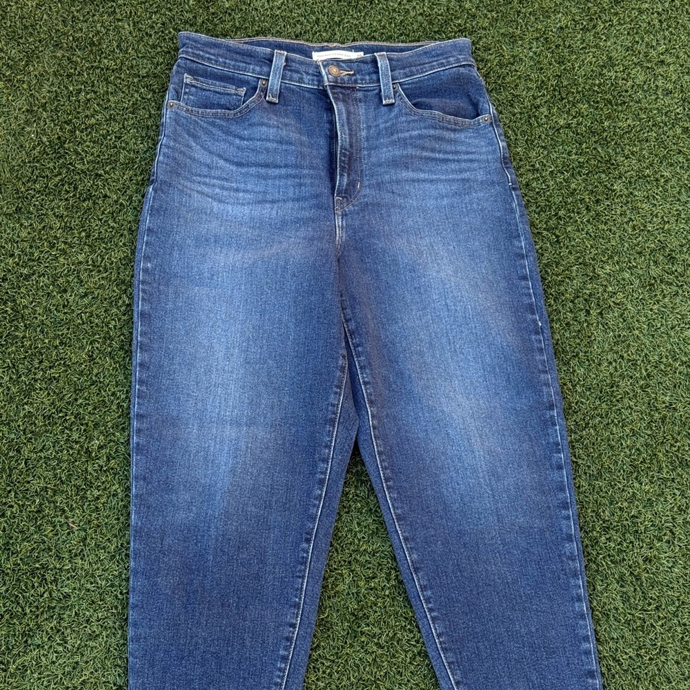 Levi’s Women Jeans HIGH WAISTED MOM JEAN Size 29 Color Blue